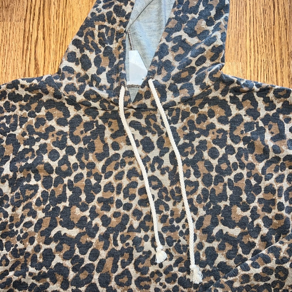 Cheetah Cropped Sweatshirt - Picture 2 of 3
